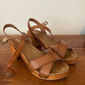 Mia Susan Women’s Wooden Clog Sandals